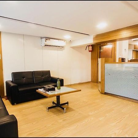 Qubestay Airport Capsule Hotel & Hostel Мумбаи Экстерьер фото