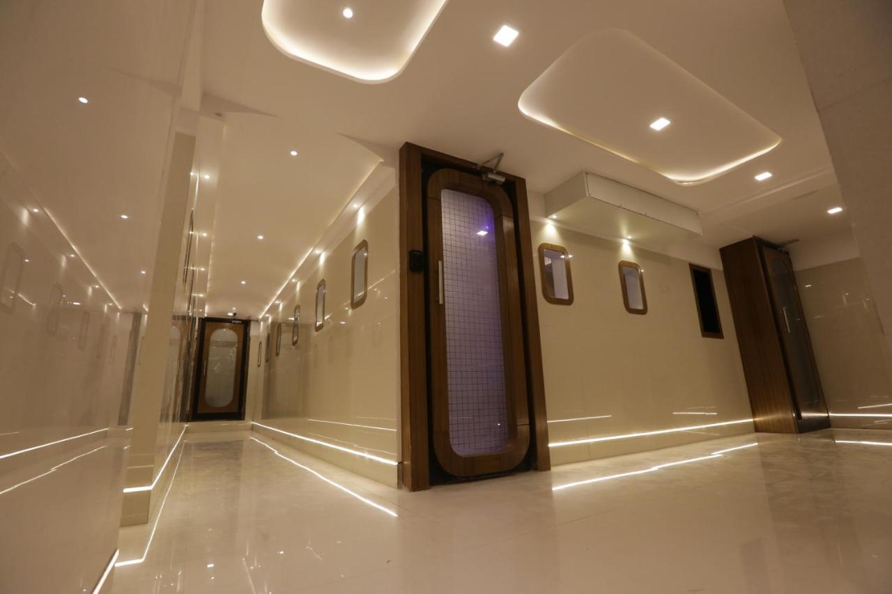 Qubestay Airport Capsule Hotel & Hostel Мумбаи Экстерьер фото
