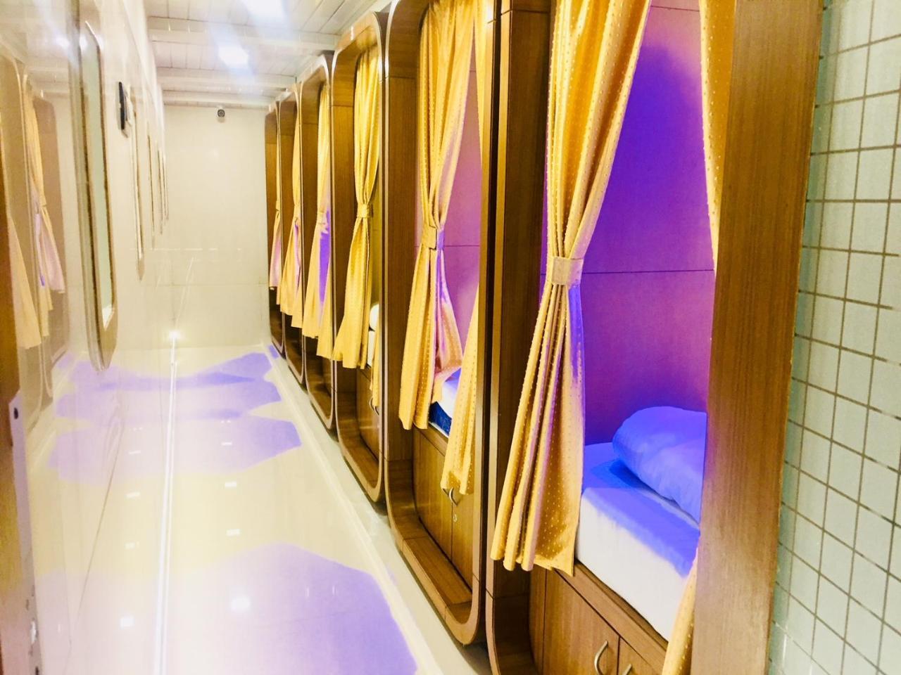 Qubestay Airport Capsule Hotel & Hostel Мумбаи Экстерьер фото