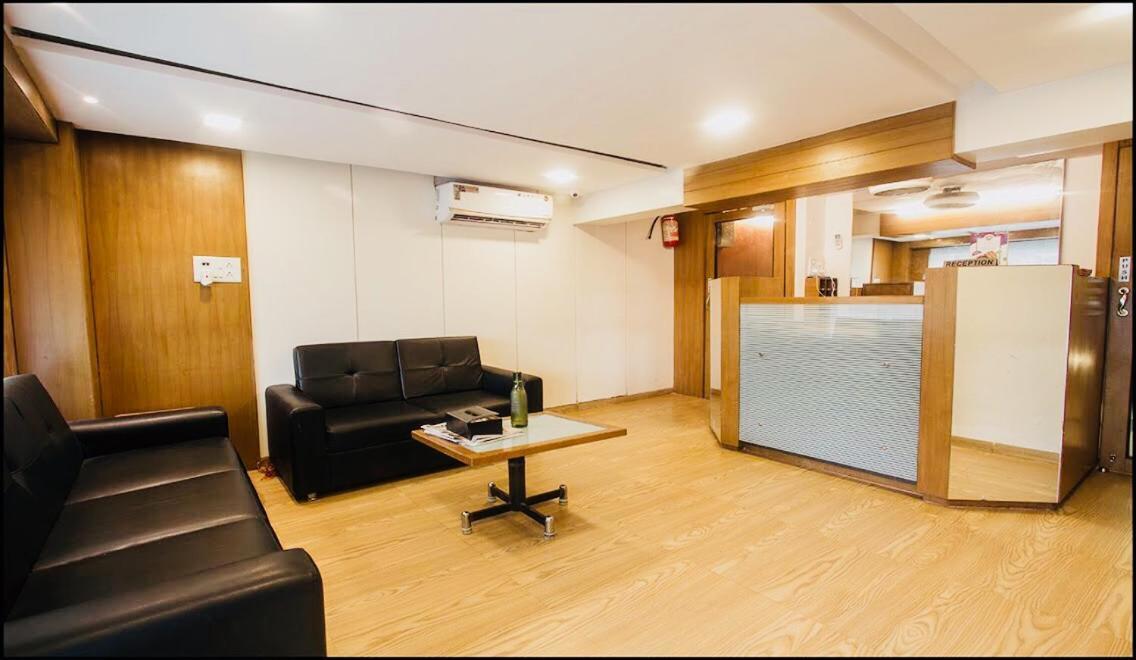 Qubestay Airport Capsule Hotel & Hostel Мумбаи Экстерьер фото