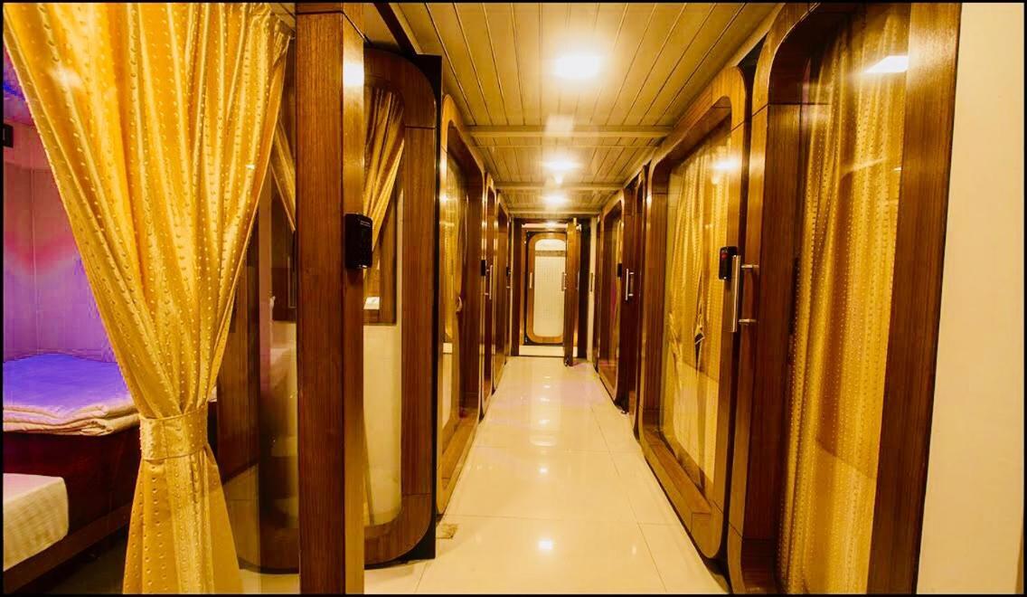 Qubestay Airport Capsule Hotel & Hostel Мумбаи Экстерьер фото